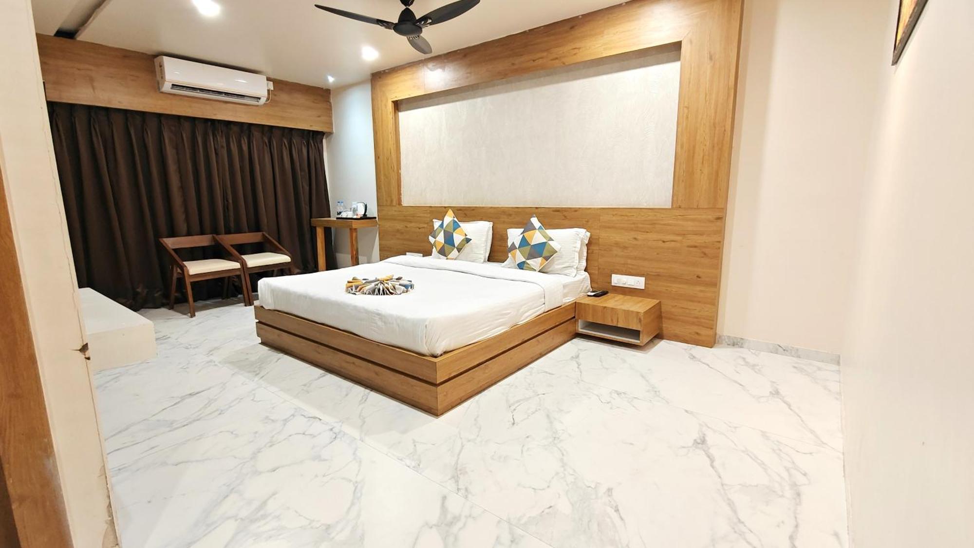 The Sky Imperial Unity Inn Garudeshwar Ngoại thất bức ảnh