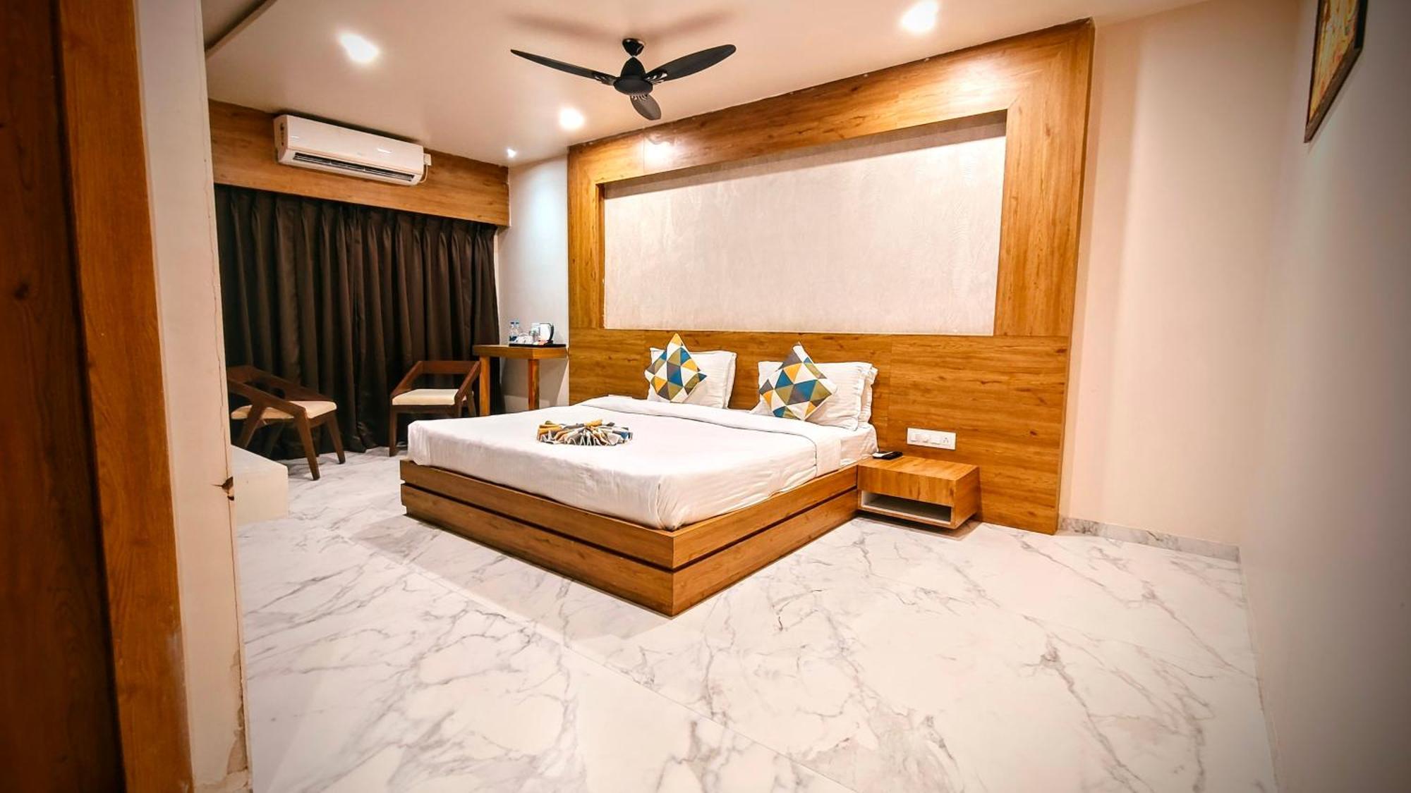 The Sky Imperial Unity Inn Garudeshwar Ngoại thất bức ảnh