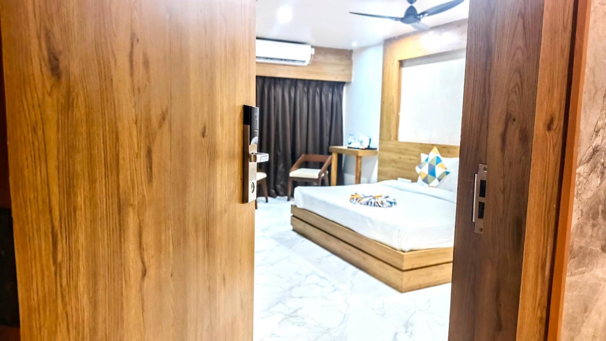 The Sky Imperial Unity Inn Garudeshwar Ngoại thất bức ảnh