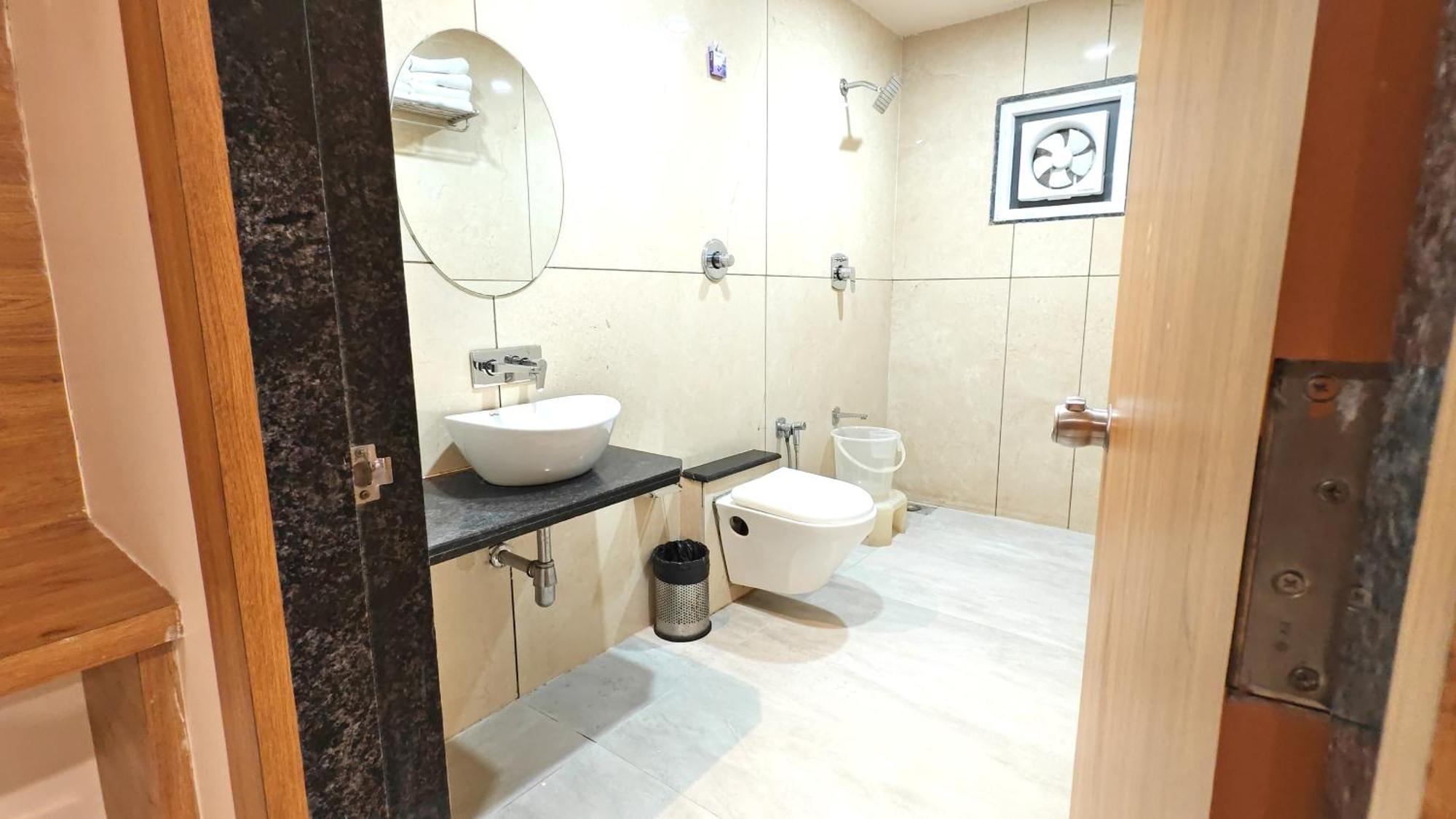 The Sky Imperial Unity Inn Garudeshwar Ngoại thất bức ảnh