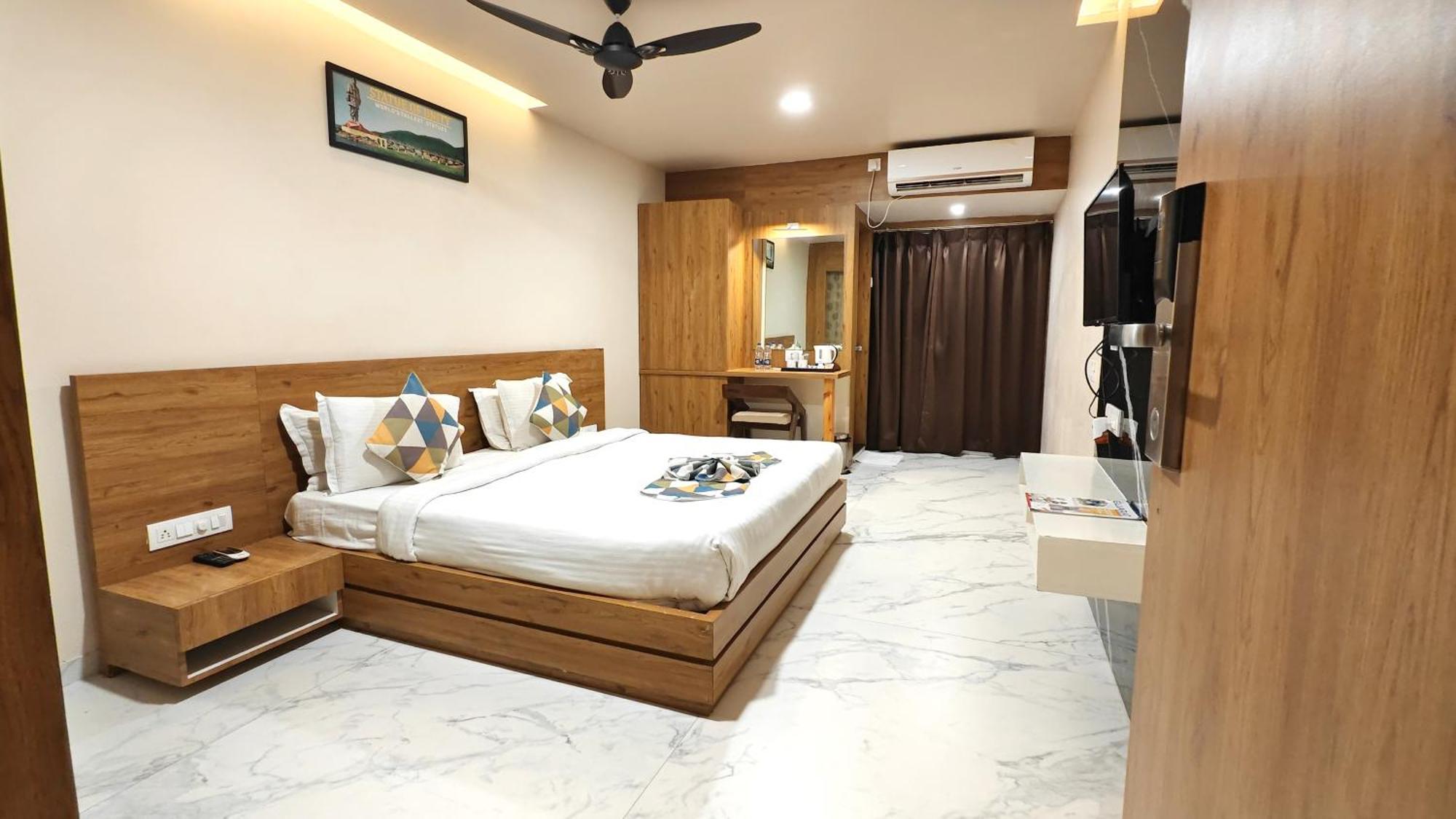 The Sky Imperial Unity Inn Garudeshwar Ngoại thất bức ảnh