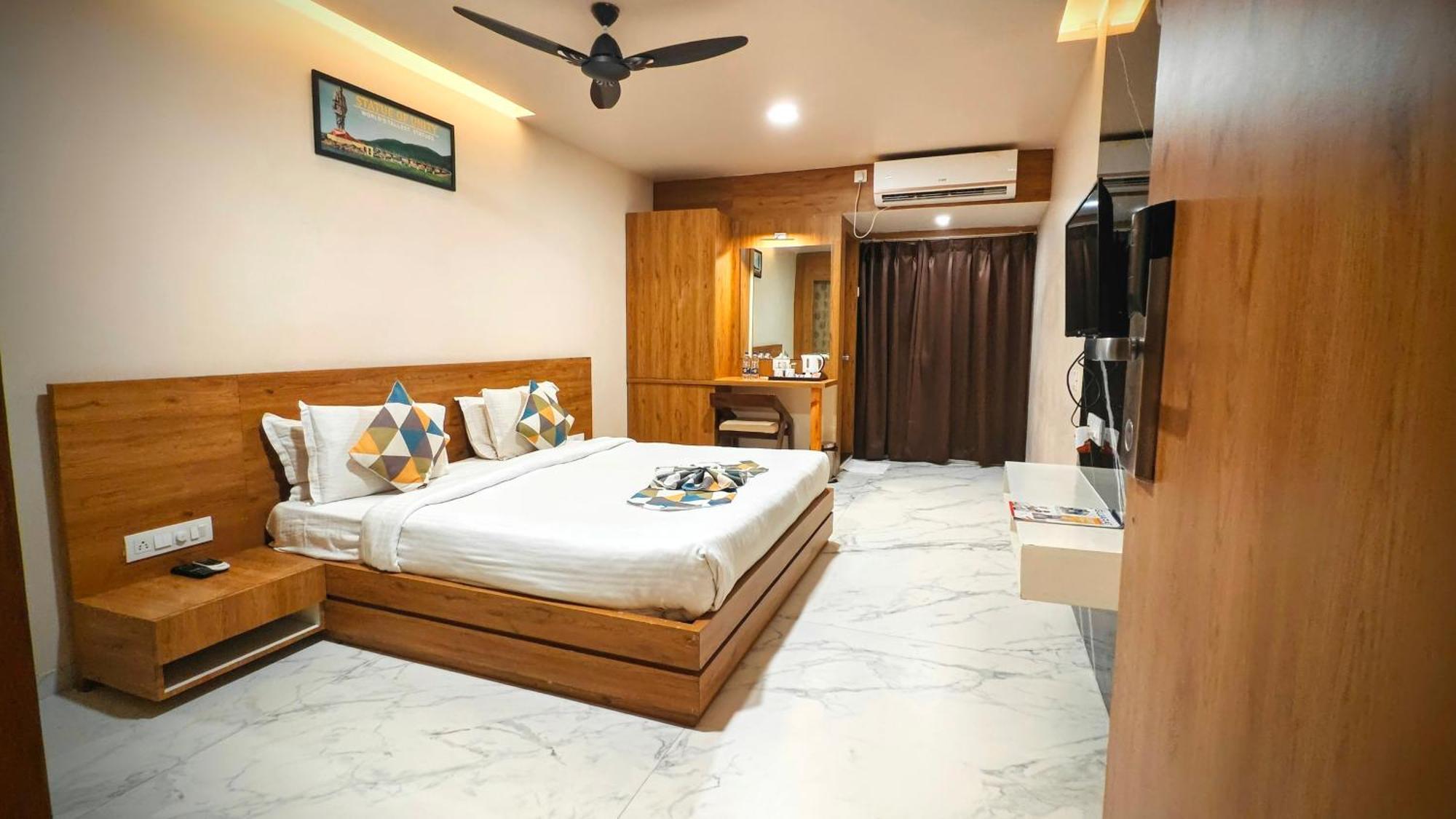 The Sky Imperial Unity Inn Garudeshwar Ngoại thất bức ảnh