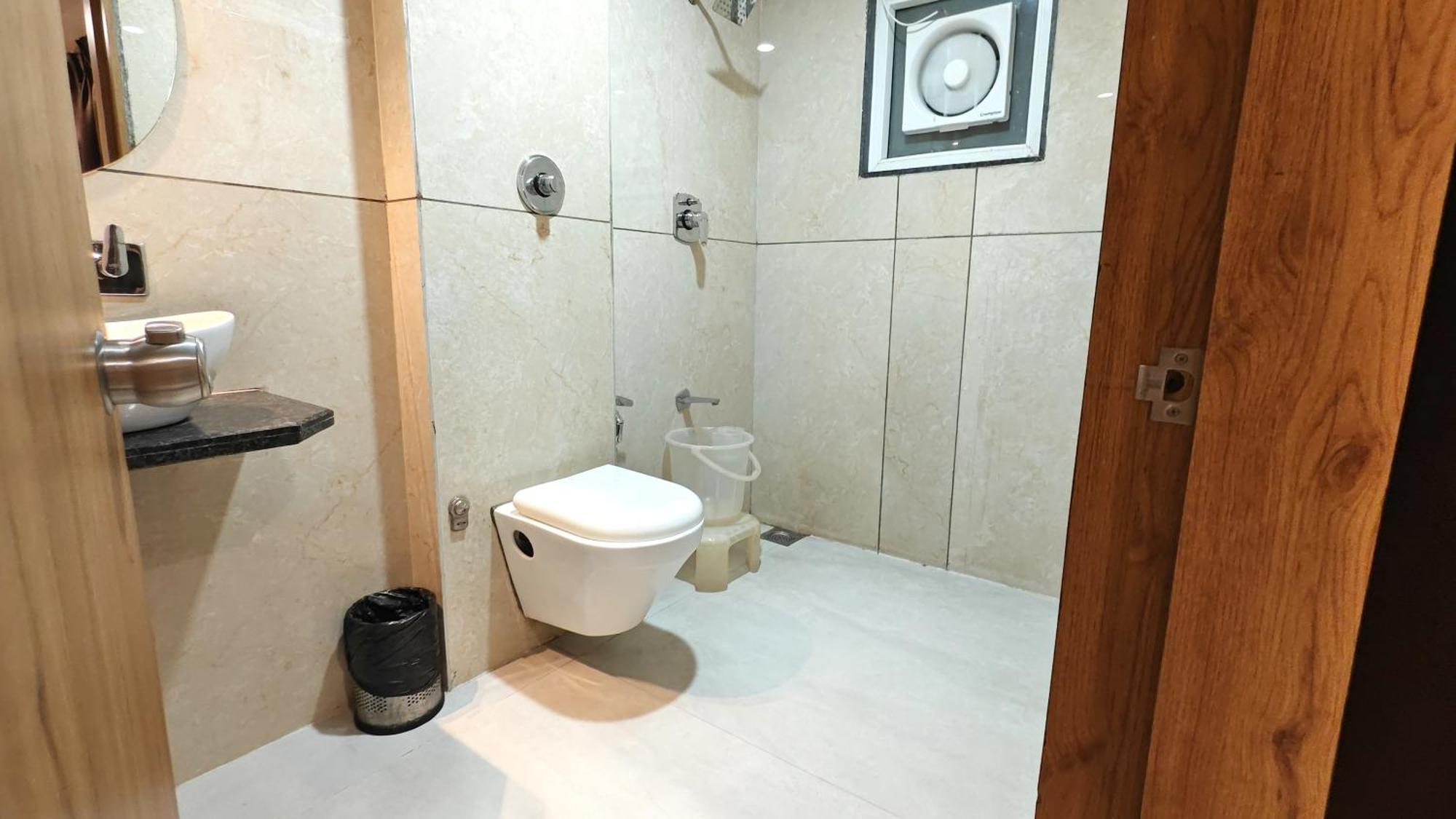 The Sky Imperial Unity Inn Garudeshwar Ngoại thất bức ảnh