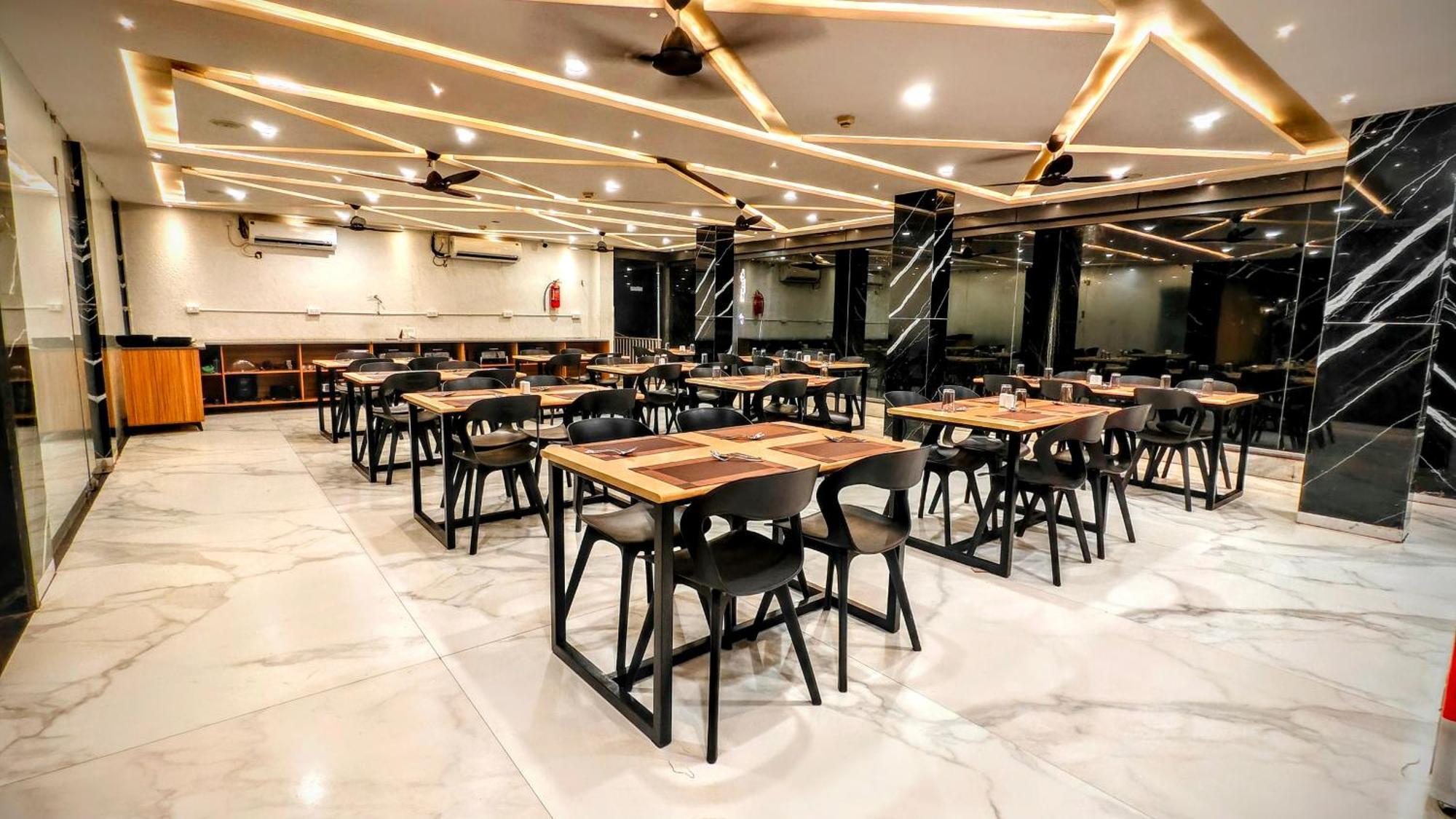 The Sky Imperial Unity Inn Garudeshwar Ngoại thất bức ảnh